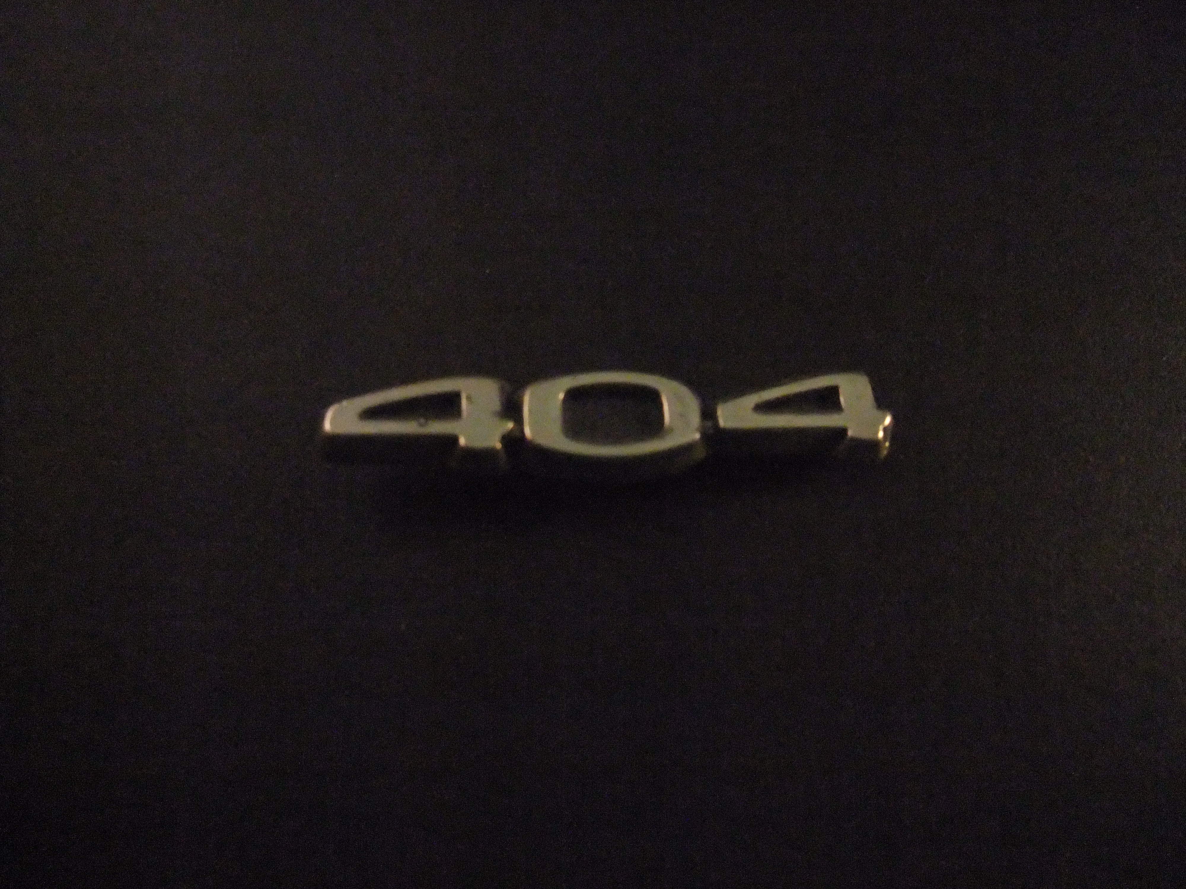 Peugeot 404 zilverkleurig logo